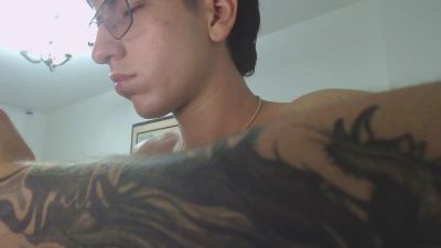 axel_serra live cam on Cam4