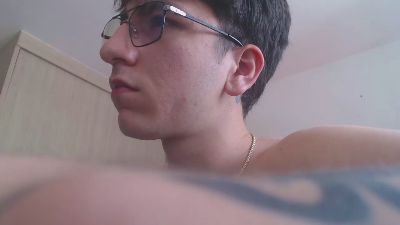 axel_serra live cam on Cam4