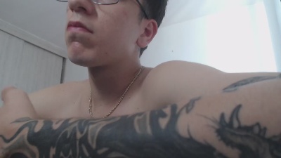 axel_serra live cam on Cam4