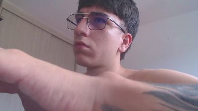 axel_serra live cam on Cam4