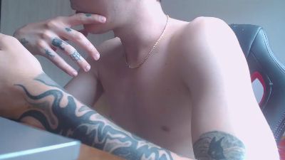 axel_serra live cam on Cam4
