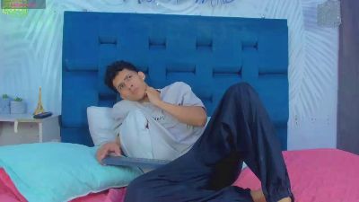 axel_tonny3 live cam on Cam4
