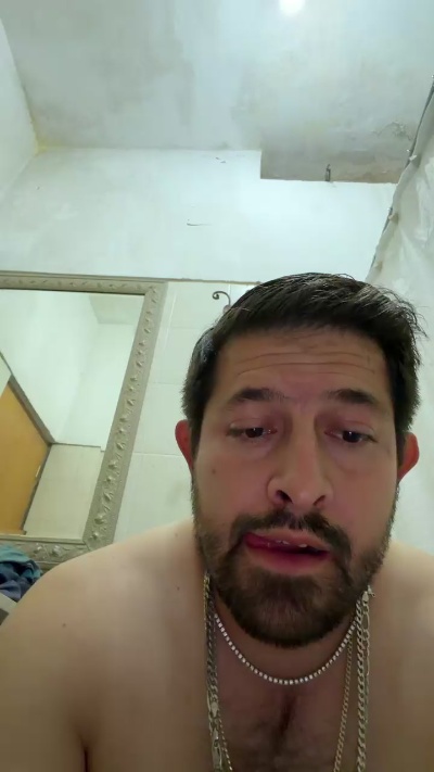 azari92 live cam on Cam4