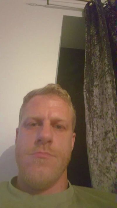 azzad86 live cam on Cam4