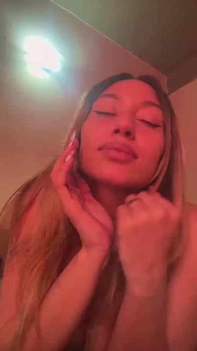 babychiara live cam on Cam4