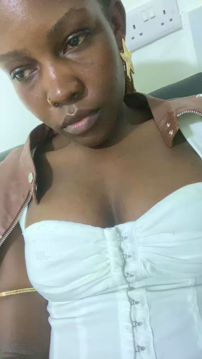 babysofy26 live cam on Cam4