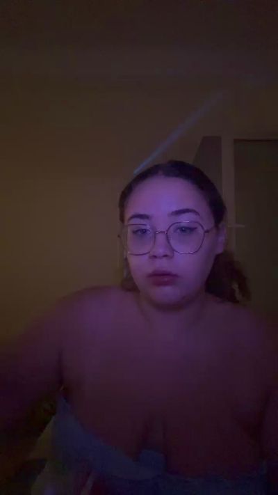 babyyfarah live cam on Cam4