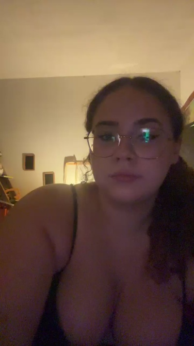 babyyfarah live cam on Cam4