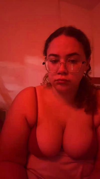 babyyfarah live cam on Cam4