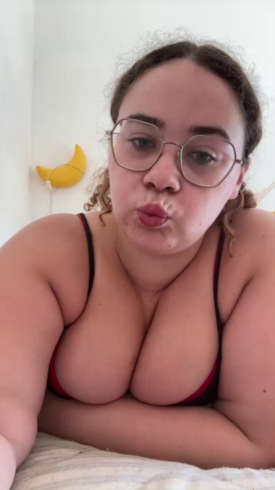 babyyfarah live cam on Cam4