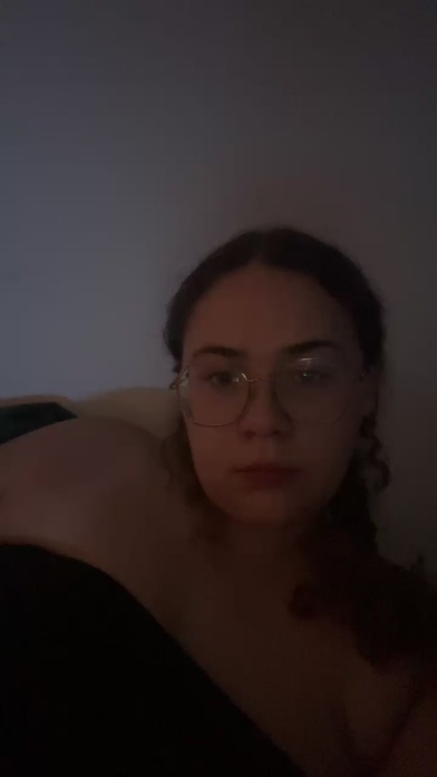 babyyfarah live cam on Cam4