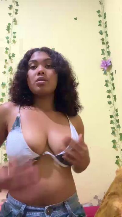 badgyal3 live cam on Cam4