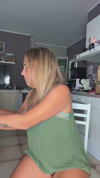 bambolinA90hot live cam on Cam4