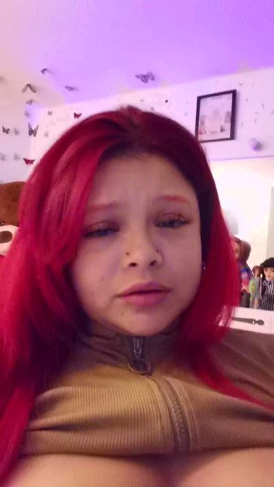 barbiee_doll live cam on Cam4