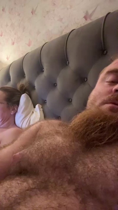 bear_and_milf live cam on Cam4