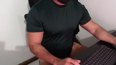 beard_man_sexy live cam on Cam4