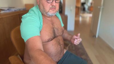 bearlover38 live cam on Cam4