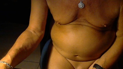 bebert02 live cam on Cam4