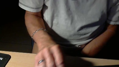 bebert02 live cam on Cam4