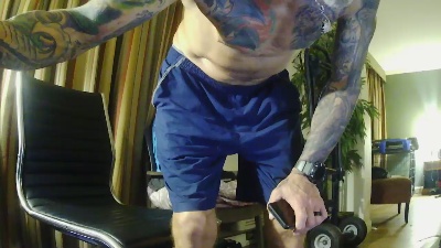 behind4blueyes live cam on Cam4