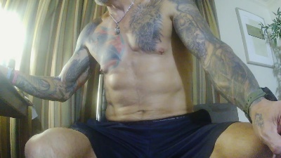 behind4blueyes live cam on Cam4