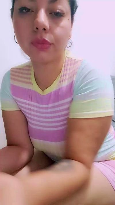 bella_milf1 live cam on Cam4