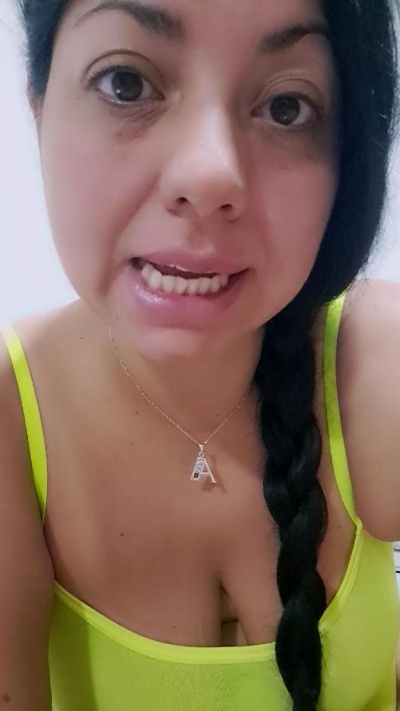 bella_milf1 live cam on Cam4