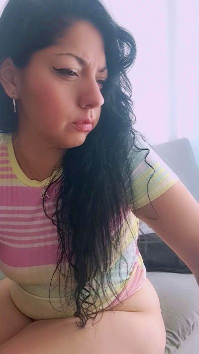 bella_milf1 live cam on Cam4