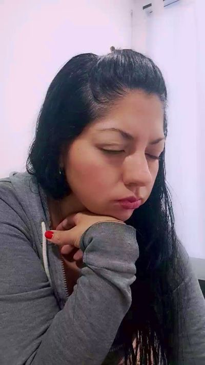 bella_milf1 live cam on Cam4