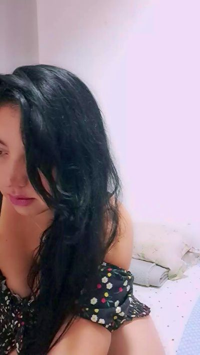 bella_milf1 live cam on Cam4