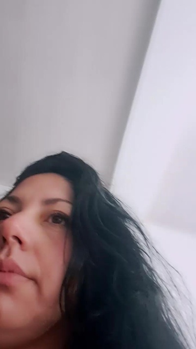 bella_milf1 live cam on Cam4