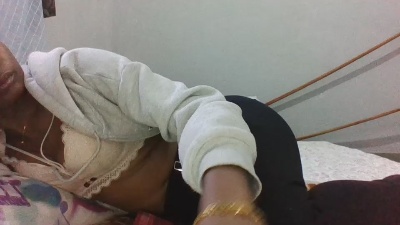 bellahotsexy2 live cam on Cam4