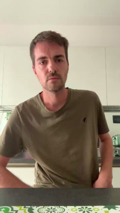 bellohot193 live cam on Cam4