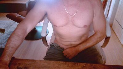 beltoro999 live cam on Cam4