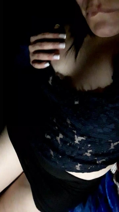 beluu75593 live cam on Cam4