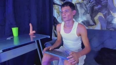 bem_boy live cam on Cam4