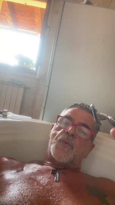 bergamo13 live cam on Cam4