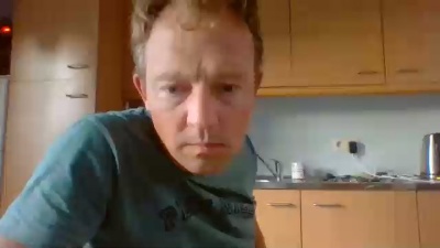 bertolini83 live cam on Cam4