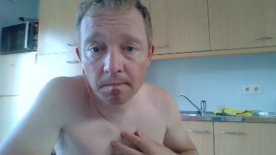 bertolini83 live cam on Cam4