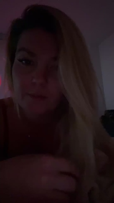 beverlyqueen live cam on Cam4