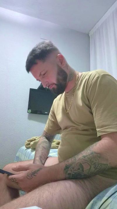 biberonlechero1 live cam on Cam4