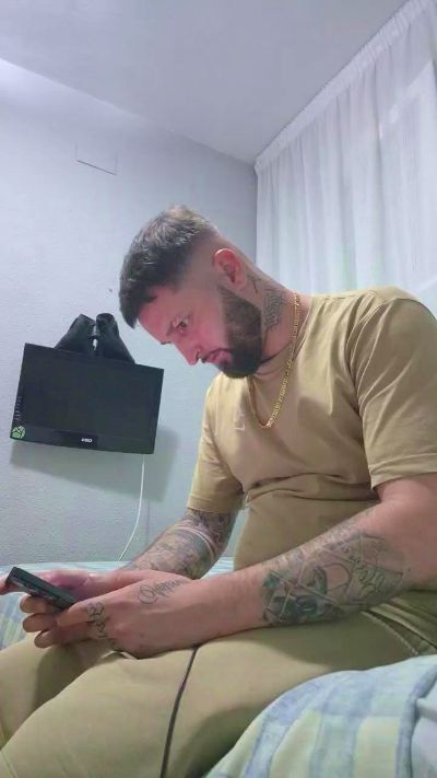 biberonlechero1 live cam on Cam4