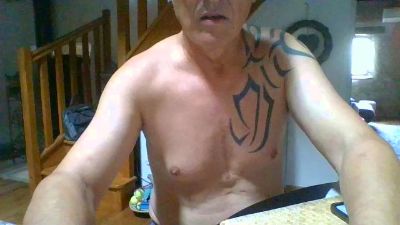 biboxer81 live cam on Cam4