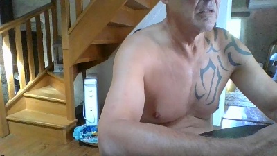 biboxer81 live cam on Cam4
