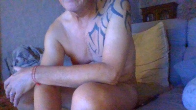biboxer81 live cam on Cam4