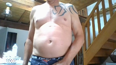 biboxer81 live cam on Cam4