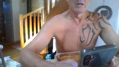 biboxer81 live cam on Cam4