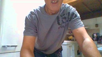 biboxer81 live cam on Cam4