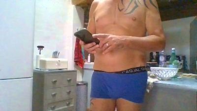 biboxer81 live cam on Cam4
