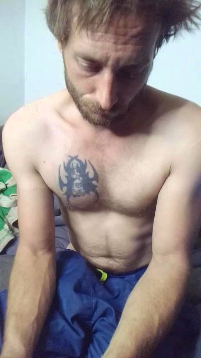 bigBUZZZZ69 live cam on Cam4